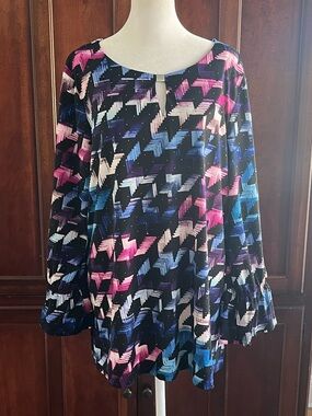 Rafaella Houndstooth Scoop Neck Top with Silver Keyhole Accent and Silver Studs.